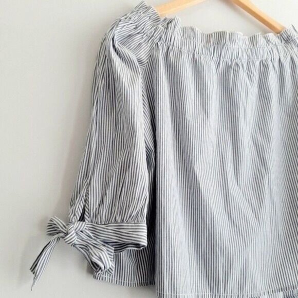 AMERICAN EAGLE Off Shoulder Smocked Blouse Pin Striped Top Sz M - Picture 11 of 14